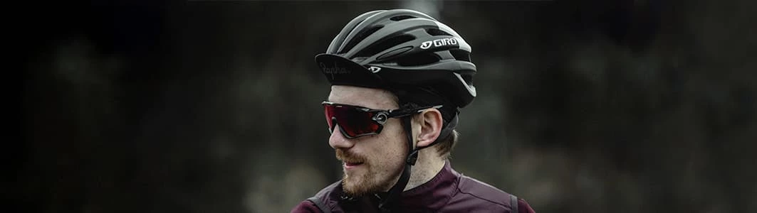 Homem utilizando o Capacete Ciclismo MTB Giro Trinity